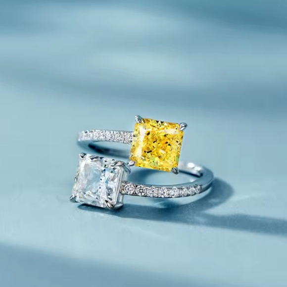 Adjustable Ring with Bright Princess Square - Picture 2 of 4